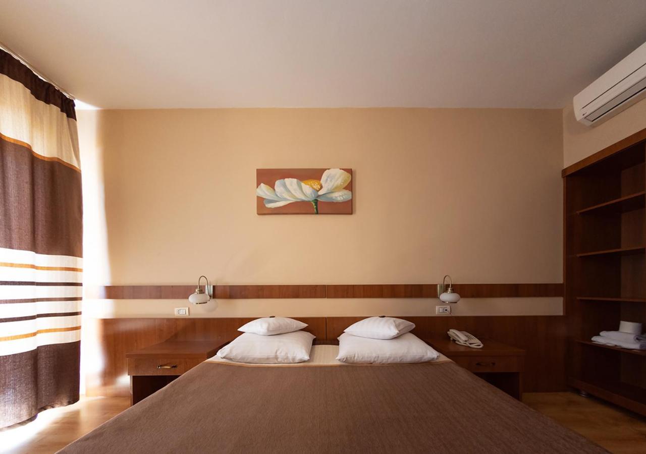 Hotel Crisana Arad Exterior foto